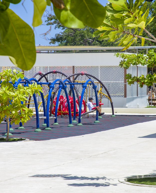 Laguna SOV Outdoor Playground